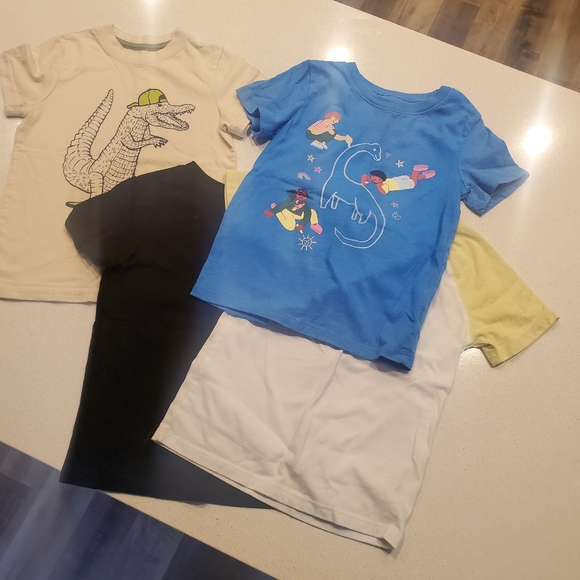 Toddler t-shirt bundle. Size 4T - Picture 4 of 5